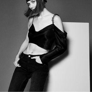 One shoulder chain crop top